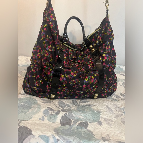 Extreamly Rare HTF Betsey Johnson Black and colorful floral skull studded duffle - Picture 4 of 14